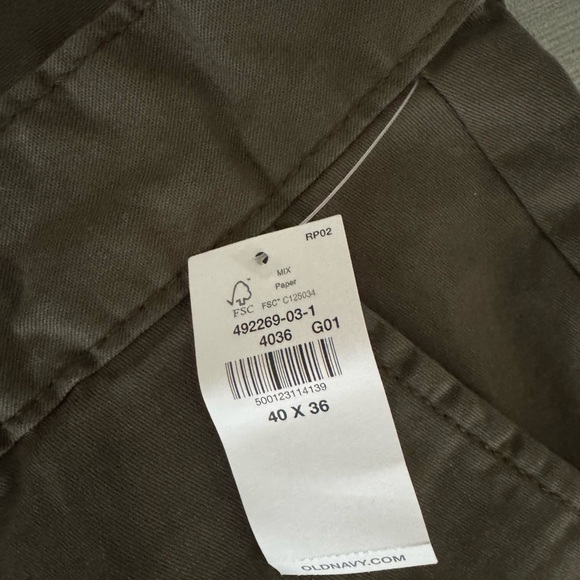 Old Navy Tall Men's Dark Green Cargo Pants - Picture 3 of 4